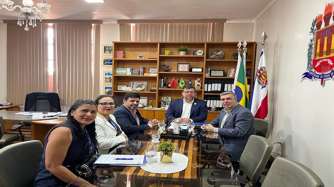 Leia mais sobre o artigo Presidente Fábio Lúcio e equipe de Fiscalização se reúnem com reitor da UEPA