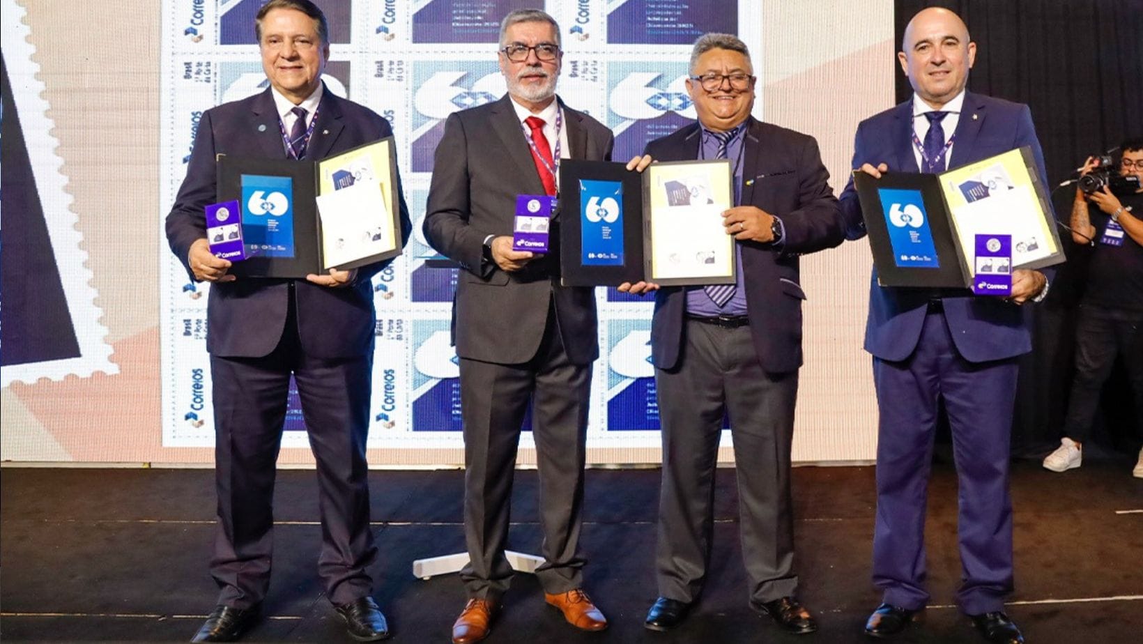 Leia mais sobre o artigo Sistema CFA/CRAs lança selo comemorativo dos 60 anos da regulamentação da Administração